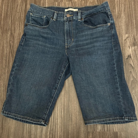 Levi’s Bermuda Shorts - Picture 1 of 5